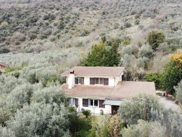 Villa Indipendente in vendita a Fumone, Lazio