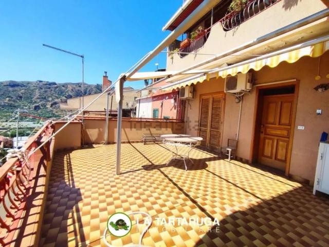 Villa Indipendente in vendita a Grotte, Furci Siculo