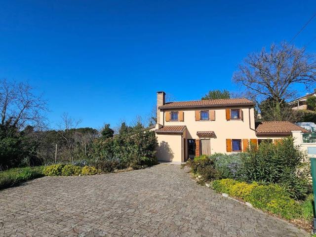 Villa Indipendente in vendita a Vigna del Mare, Marche