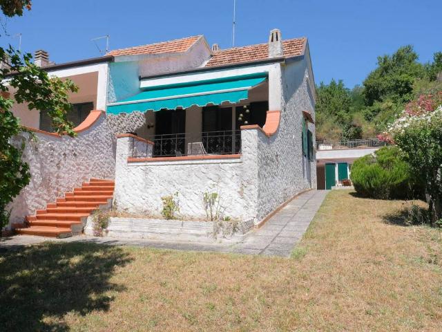 Villa Indipendente in vendita a Vigna del Mare, Marche