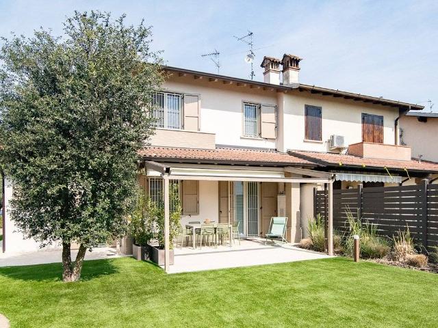Villa Indipendente in vendita a Gadesco Pieve Delmona, Lombardia