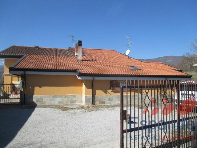Villa Indipendente in vendita a Unione dell'Appennino Bolognese, Gaggio Montano