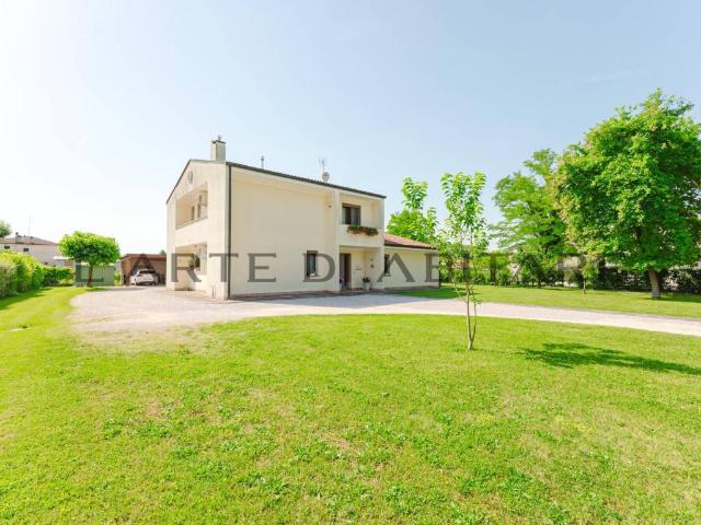 Villa Indipendente in vendita a Gaiarine, Veneto