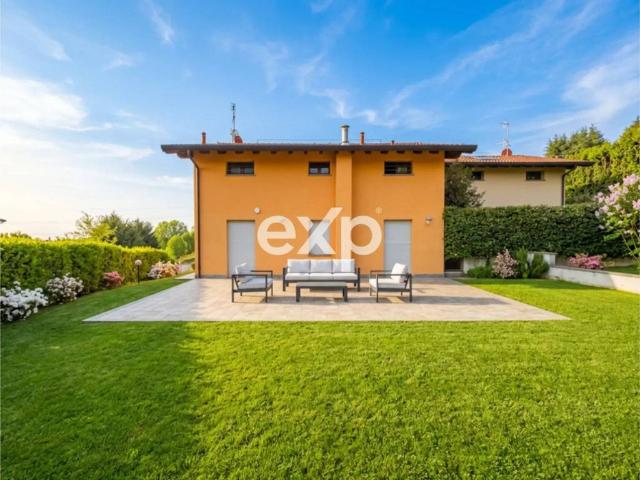 Villa Indipendente in vendita a Galbiate, Lombardia