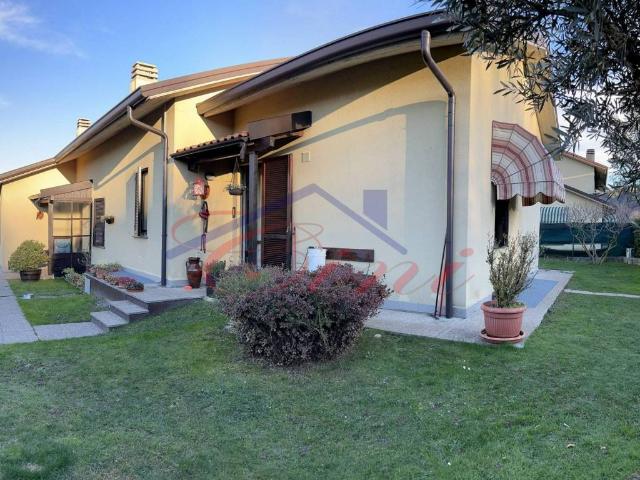 Villa Indipendente in vendita a Galbiate, Lombardia