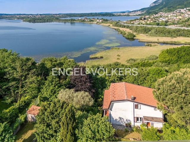 Villa Indipendente in vendita a Galbiate, Lombardia