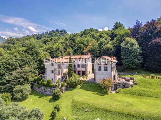 Villa Indipendente in vendita a Fogliaro, Galbiate