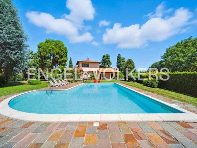 Villa Indipendente in vendita a Gallarate, Lombardia