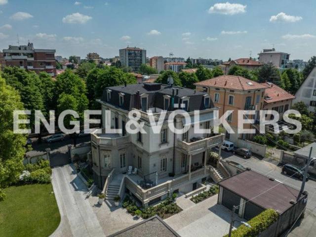 Villa Indipendente in vendita a Centro, Gallarate