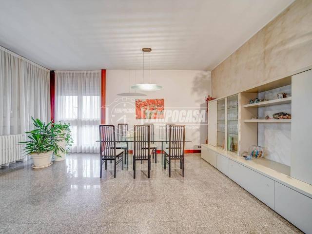 Villa Indipendente in vendita a Gallarate, Lombardia