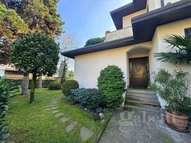 Villa Indipendente in vendita a Arnate, Gallarate