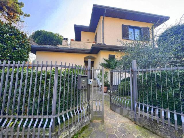 Villa Indipendente in vendita a Arnate, Gallarate