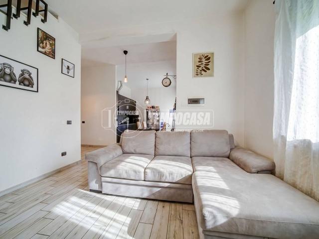 Villa Indipendente in vendita a Arnate, Gallarate