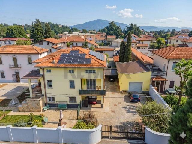 Villa Indipendente in vendita a Gallarate, Lombardia