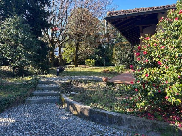 Villa Indipendente in vendita a Madonna in Campagna, Gallarate
