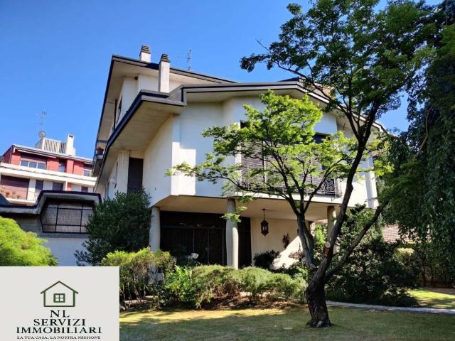 Villa Indipendente in vendita a Sciarè, Gallarate
