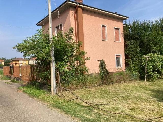 Villa Indipendente in vendita a Gallarate, Lombardia