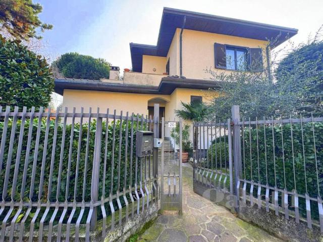 Villa Indipendente in vendita a Arnate, Gallarate