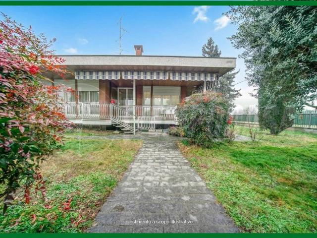 Villa Indipendente in vendita a Gallarate, Lombardia