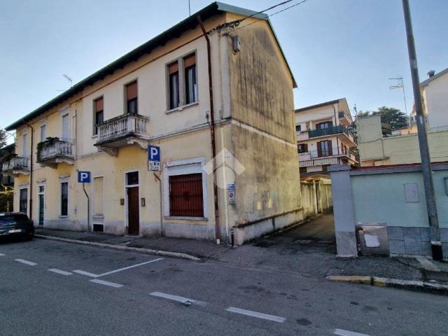 Villa Indipendente in vendita a Madonna in Campagna, Gallarate