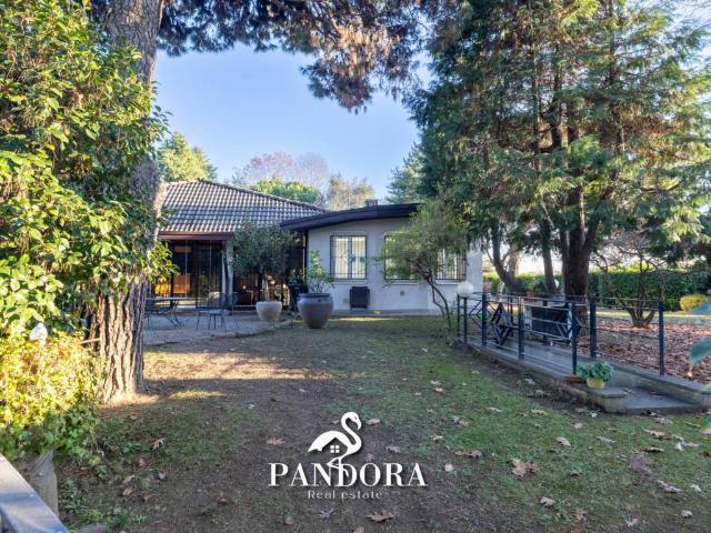 Villa Indipendente in vendita a Arnate, Gallarate