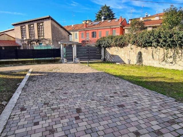 Villa Indipendente in vendita a Gallarate, Lombardia
