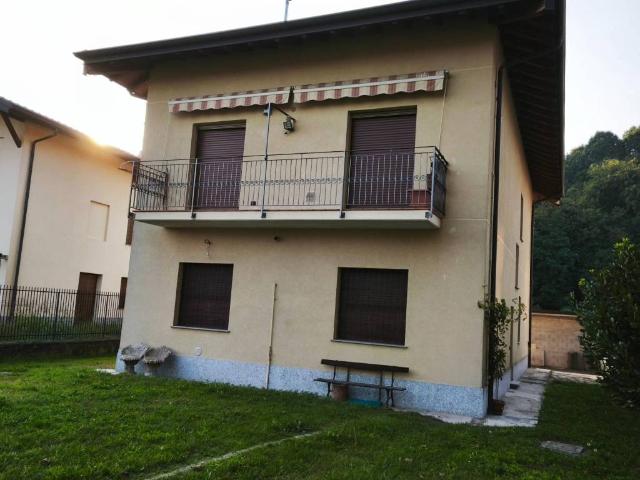 Villa Indipendente in vendita a Azalee, Gallarate