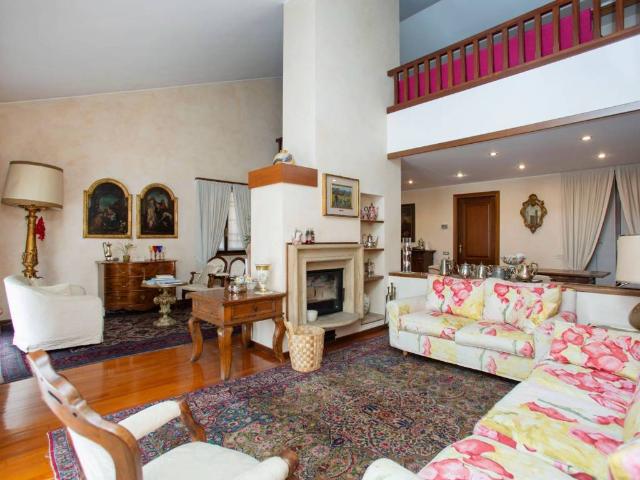 Villa Indipendente in vendita a Ronchi, Gallarate