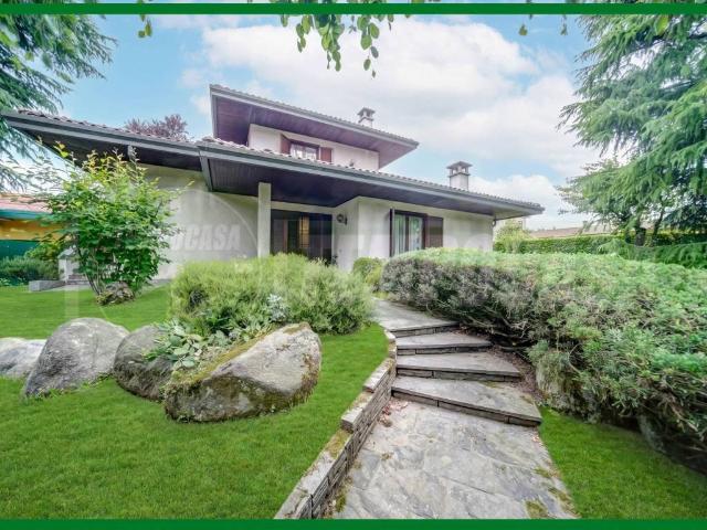 Villa Indipendente in vendita a Gallarate, Lombardia