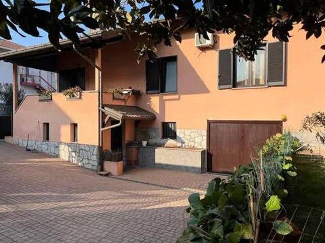 Villa Indipendente in vendita a Madonna in Campagna, Gallarate