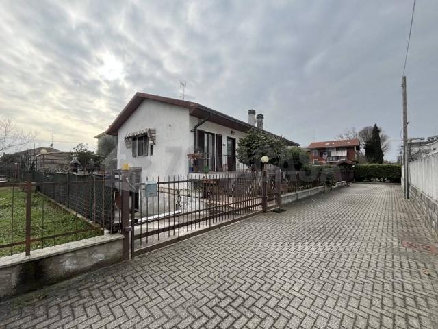Villa Indipendente in vendita a Villaggio Sant'Andrea, Gallarate
