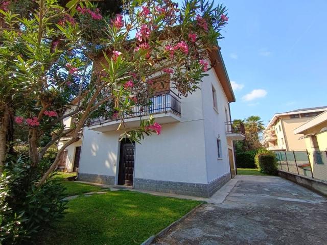 Villa Indipendente in vendita a Villaggio Sant'Andrea, Gallarate