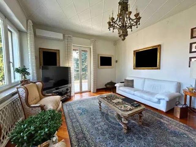 Villa Indipendente in vendita a Gallarate, Lombardia