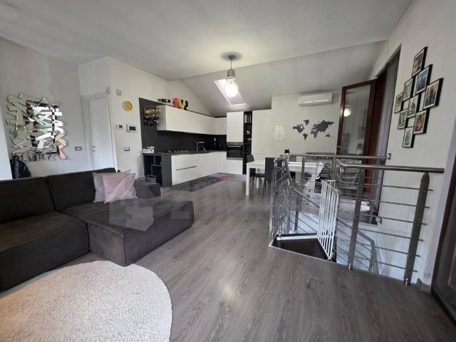 Villa Indipendente in vendita a Caiello, Gallarate
