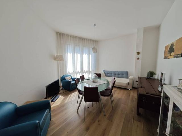 Villa Indipendente in vendita a Gallarate, Lombardia