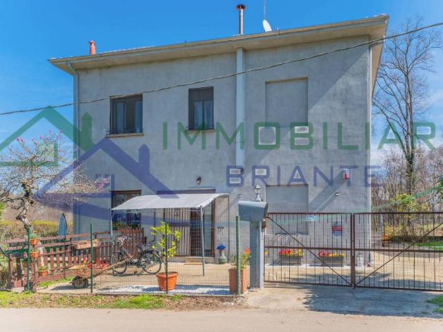 Villa Indipendente in vendita a Gallarate, Lombardia