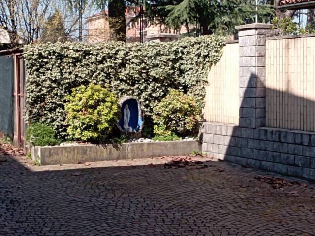 Villa Indipendente in vendita a Gallarate, Lombardia