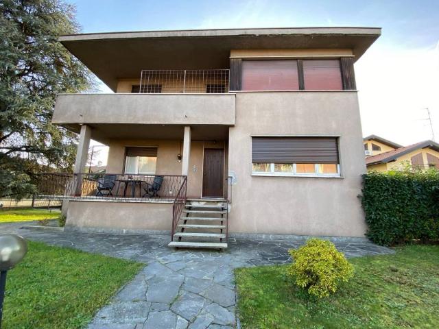 Villa Indipendente in vendita a Madonna in Campagna, Gallarate