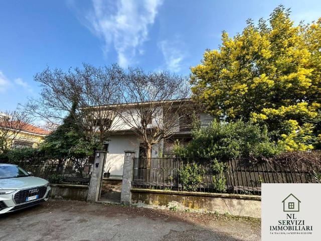 Villa Indipendente in vendita a Centro, Gallarate