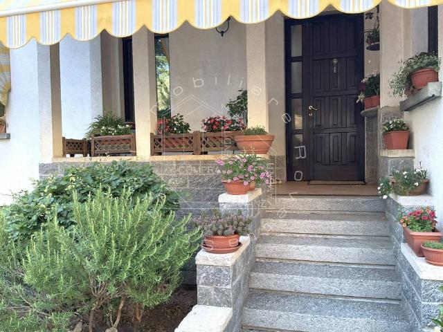 Villa Indipendente in vendita a Gallarate, Lombardia