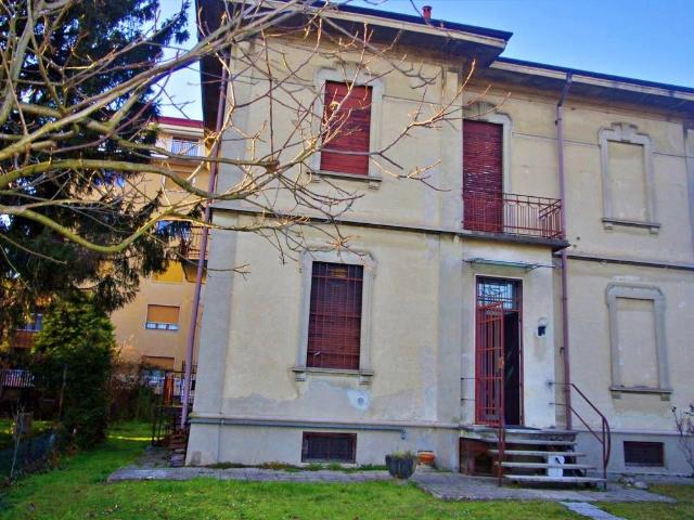 Villa Indipendente in vendita a Gallarate, Lombardia