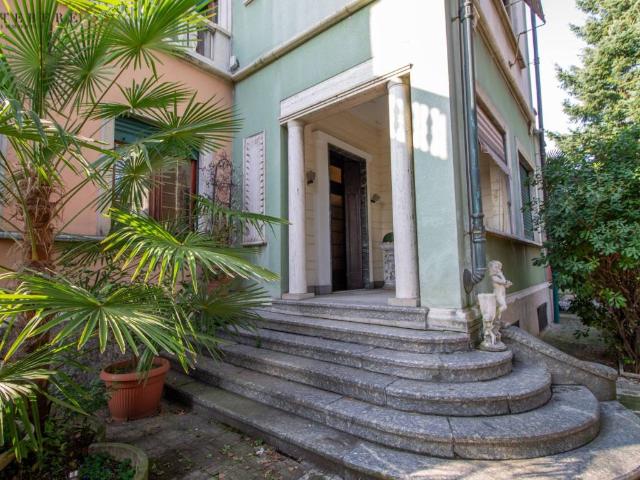 Villa Indipendente in vendita a Centro, Gallarate