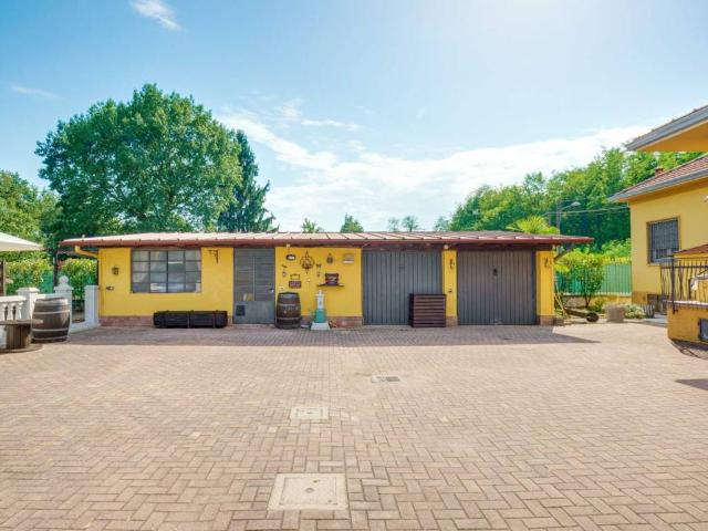 Villa Indipendente in vendita a Gallarate, Lombardia