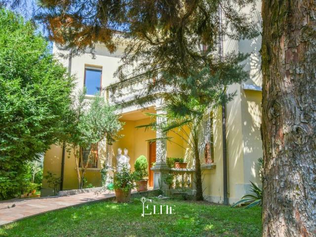 Villa Indipendente in vendita a Centro, Gallarate