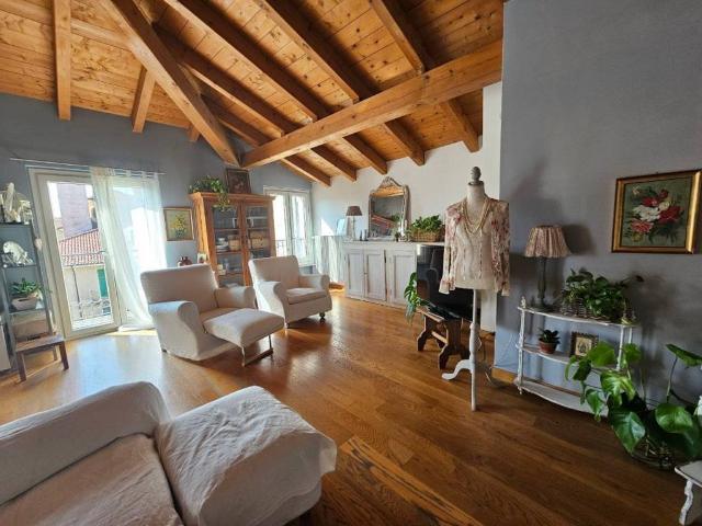 Villa Indipendente in vendita a Piemonte, Novara