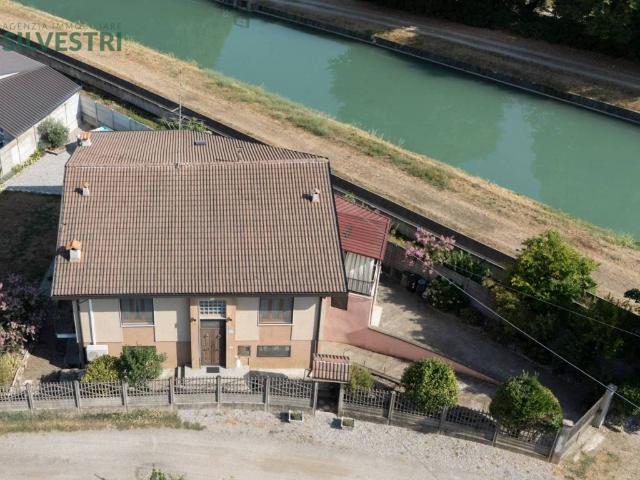 Villa Indipendente in vendita a Bornate, Galliate