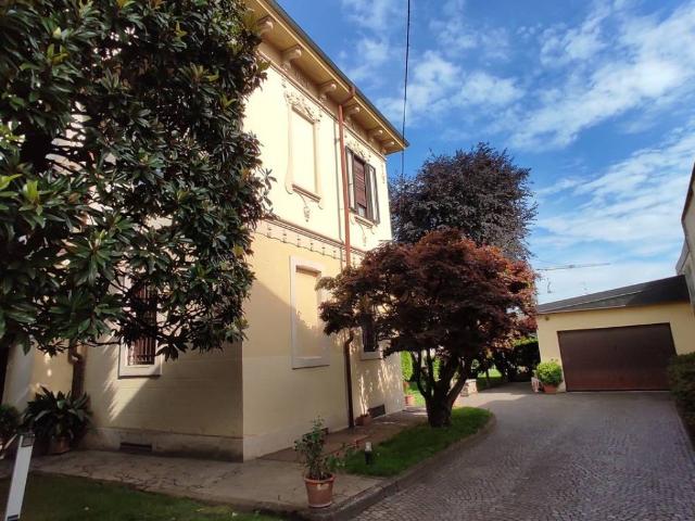 Villa Indipendente in vendita a Missanghera, Galliate