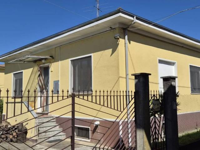 Villa Indipendente in vendita a Bornate, Galliate