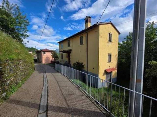 Villa Indipendente in vendita a Perpoli, Gallicano