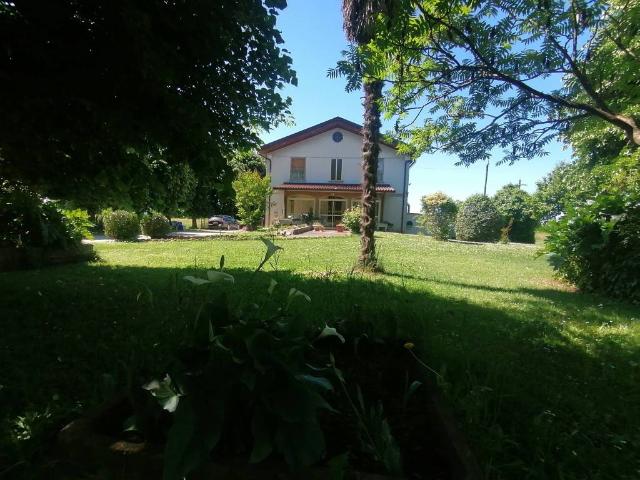 Villa Indipendente in vendita a Unione Reno Galliera, Galliera